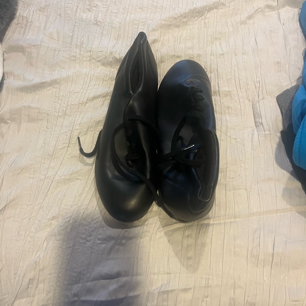 Capizo tap shoes
